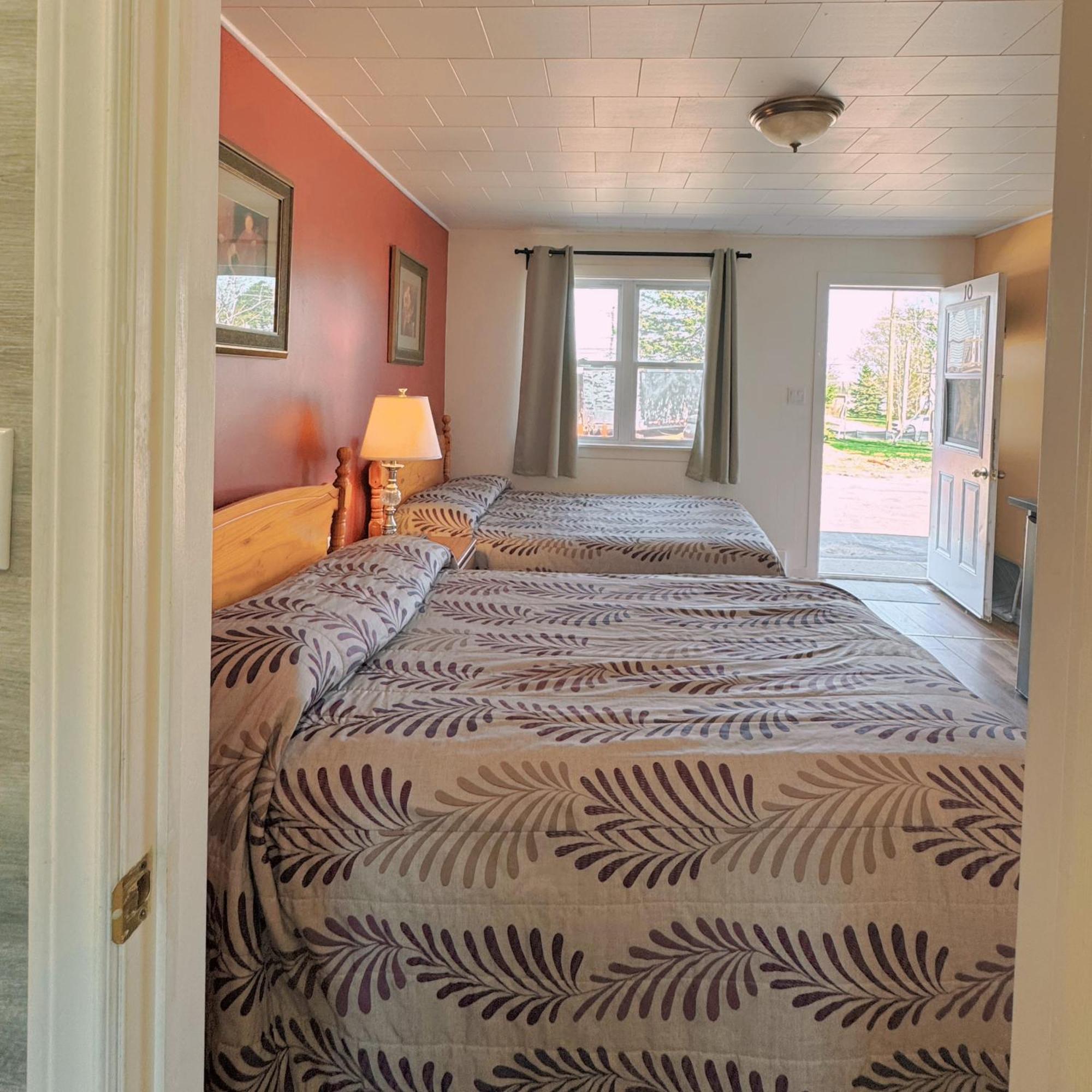 Fair Isle Motel Шарлъттаун Екстериор снимка