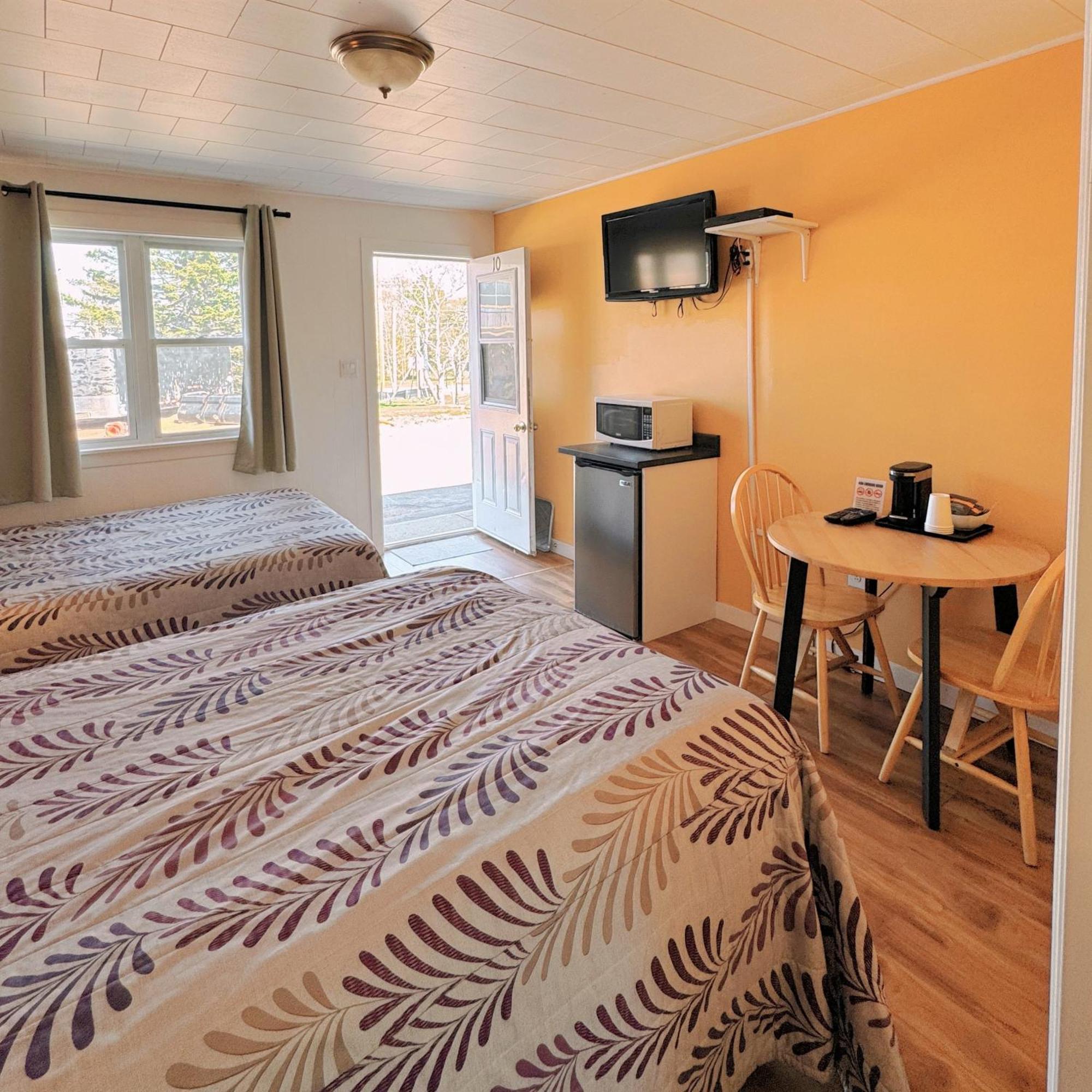 Fair Isle Motel Шарлъттаун Екстериор снимка
